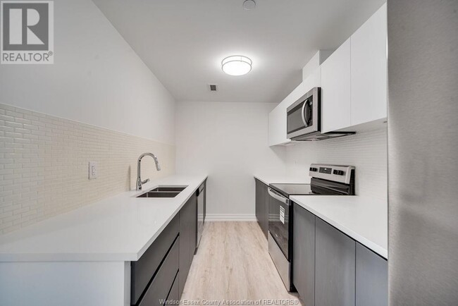 Building Photo - 3320 Stella Crescent