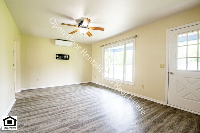 Building Photo - New Home in Kendallville now ready for rent!!