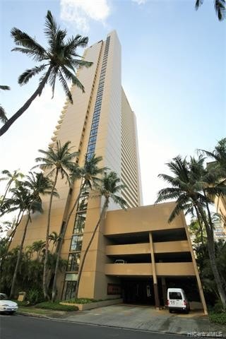 Building Photo - 2121 Ala Wai Blvd