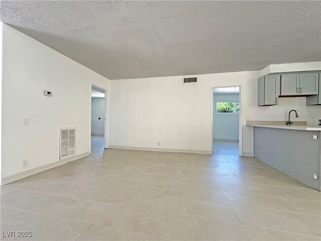 Foto del edificio - 2928 Marlin Ave