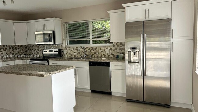 Foto del edificio - 2771 NW 11th Ct