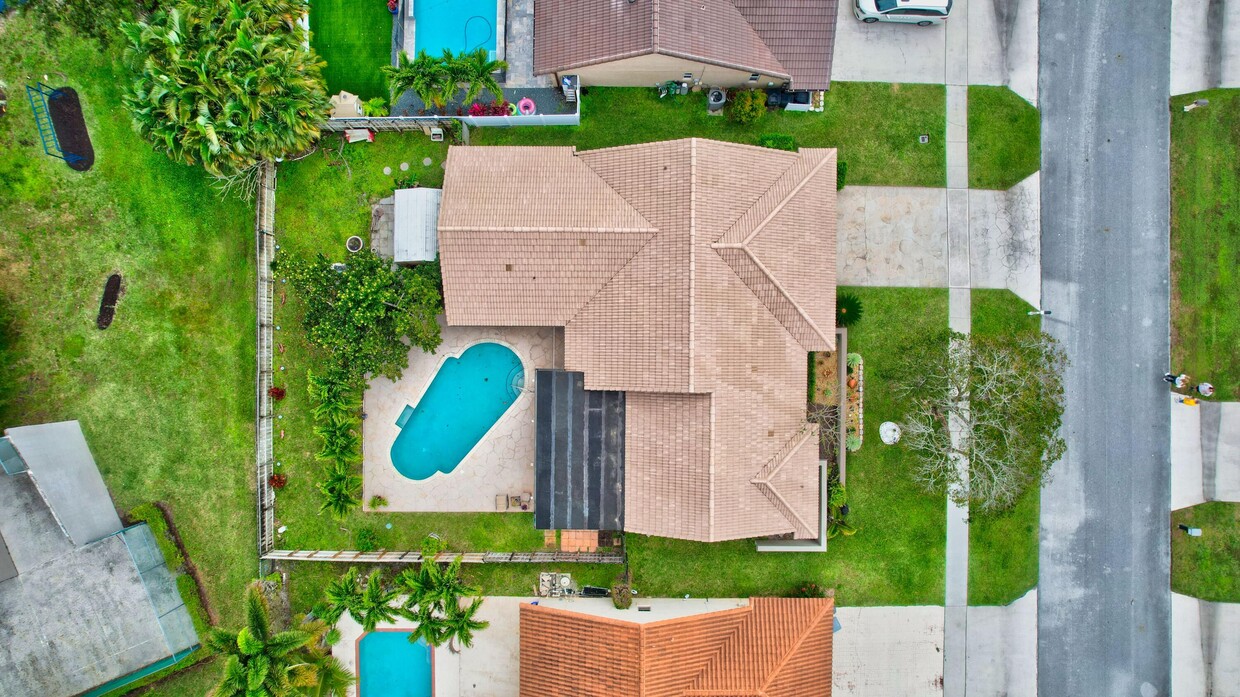 Foto principal - 9953 Majestic Way