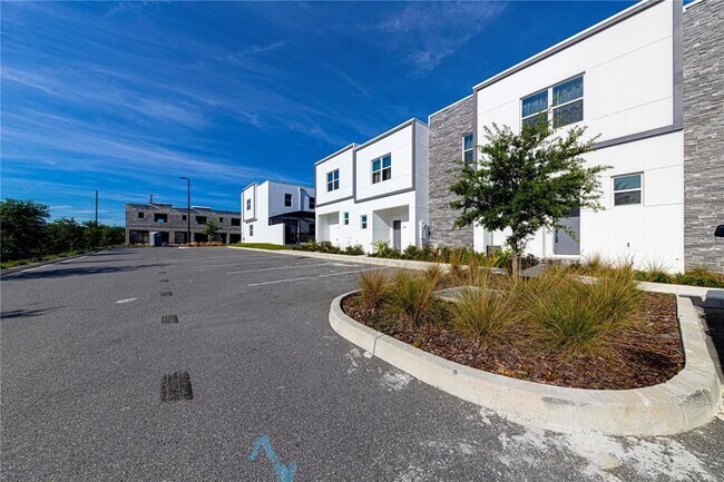 Building Photo - 633 Trikomo Dr