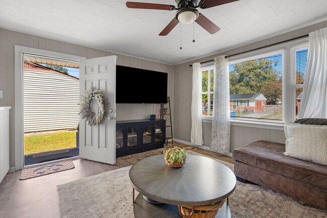 Building Photo - 2910 Mattox Dr