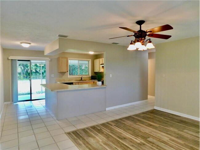 Building Photo - 1214 Lake Geneva Dr