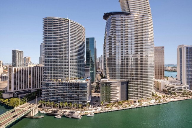 Foto del edificio - 475 Brickell Ave