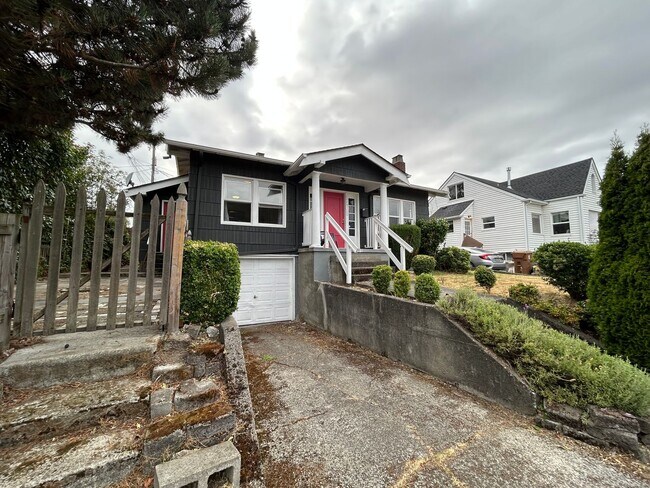 Building Photo - Cozy 2 BD, 1 BA w/ 1 Car Garage in Tacoma!
