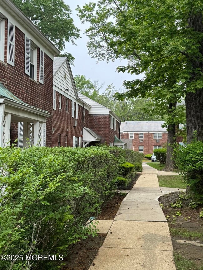 Building Photo - 146 Manor Dr