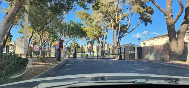 Foto del edificio - HAVE YOU SEEN THIS???