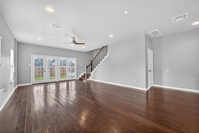 Building Photo - 146 Disney St