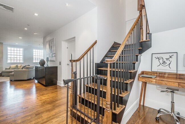 Foto del edificio - 2450 Beacon St