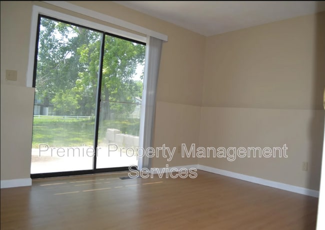 Building Photo - 10 Miners Pl