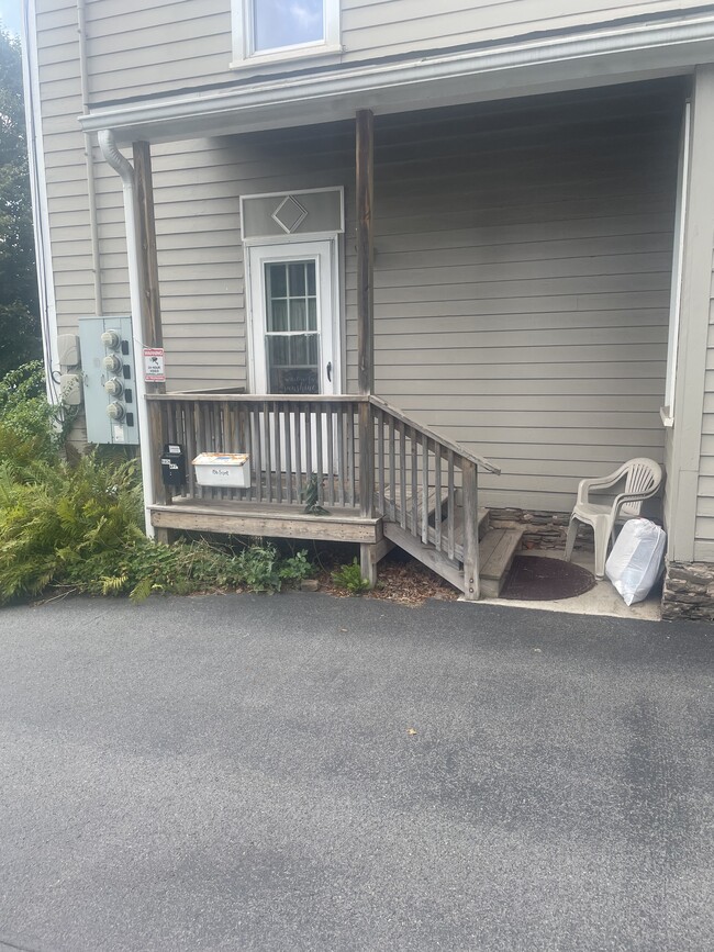 Entrance - 156 Main St