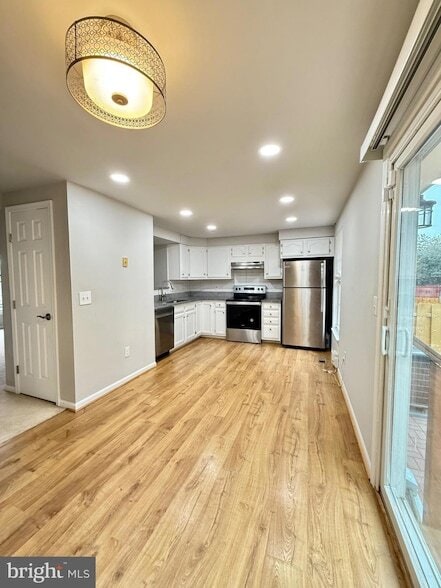 Foto del edificio - 16946 Monmouth Ct