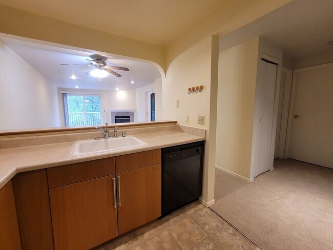 Foto del edificio - Top-Floor Condo near Bellevue Downtown