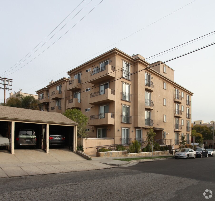 Foto del edificio - Alcott Plaza Apartments