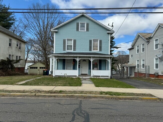 Building Photo - 84 Windsor Ave