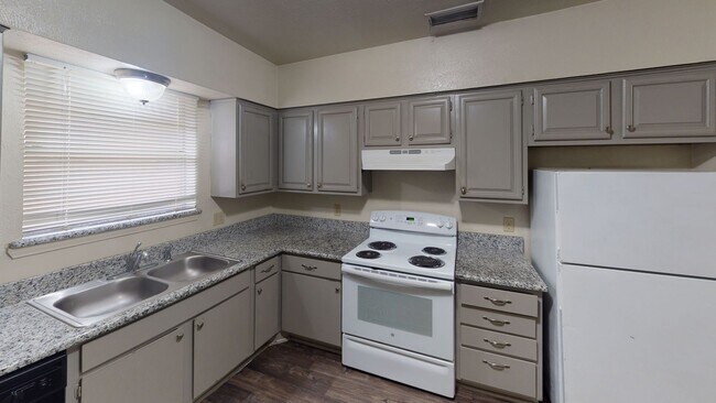 Building Photo - Carroll Duplex