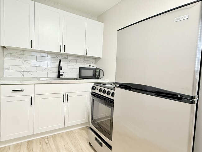 Building Photo - 308 Askin Ave