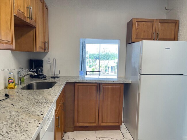 Foto del edificio - 2200 E Hallandale Beach Blvd