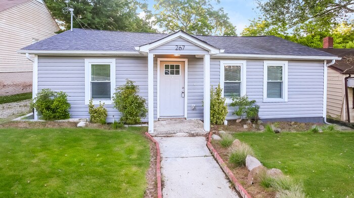 Primary Photo - Adorable 3 Bedroom with Tons of Space!