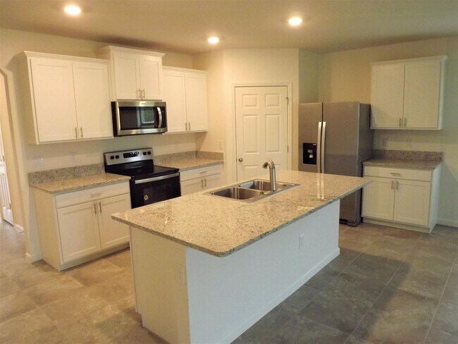 Building Photo - 740 Acadia Ct SE