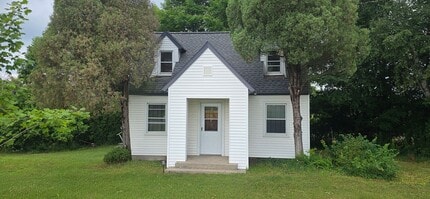 Building Photo - 13497 Center Rd
