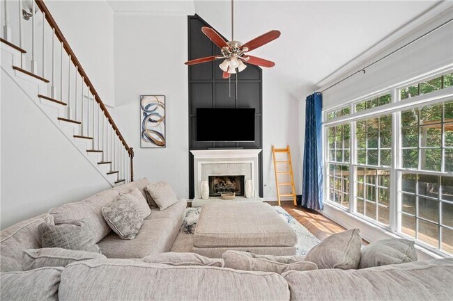 Building Photo - 3338 Hackmatack Dr NW