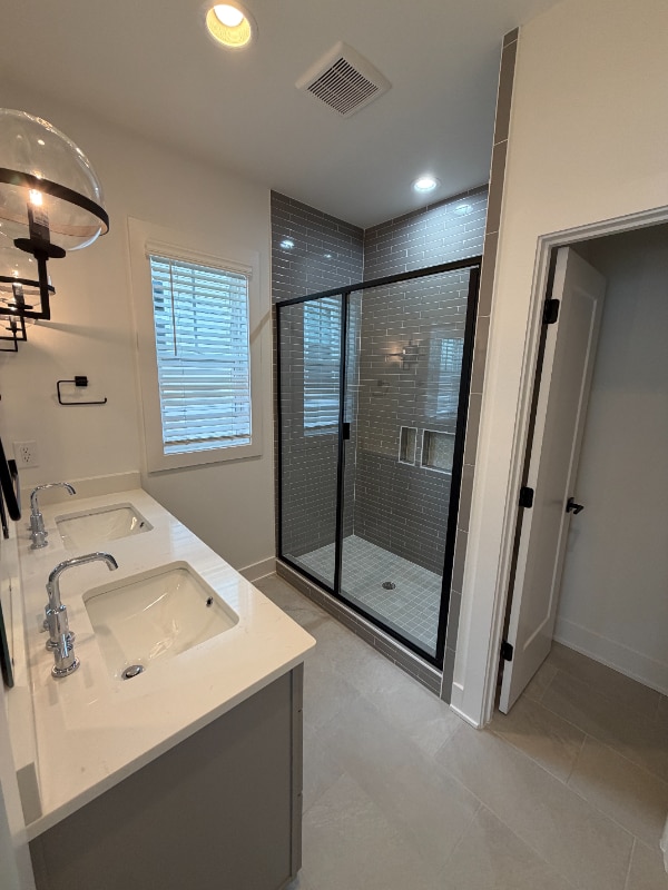 Foto del edificio - 5045 Lundy Dr