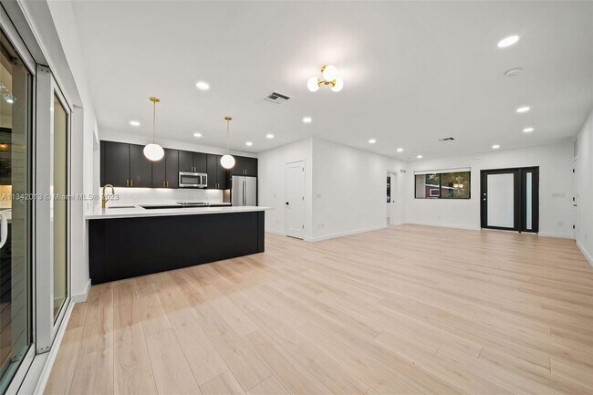 Building Photo - 282 NE 116th St