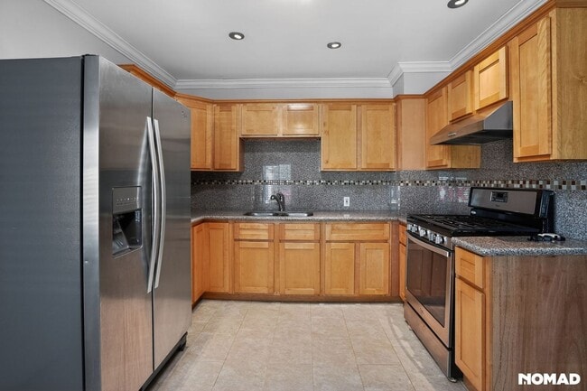 Building Photo - 1206 105th Ave