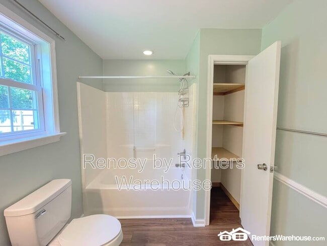 Building Photo - 3308 Hornsea Rd