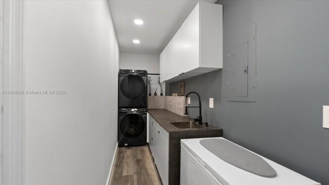 Building Photo - 18701 Shauna Manor Dr