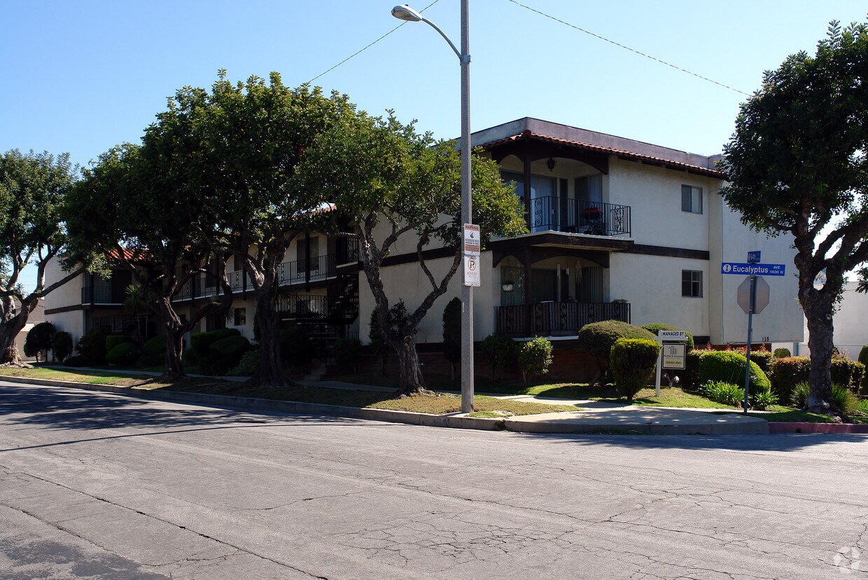 Foto del edificio - 139 W 64th Pl