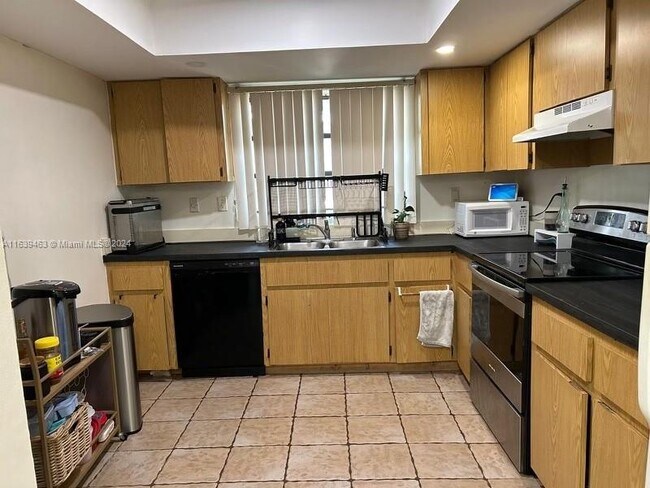 Foto del edificio - 3323 Simms St