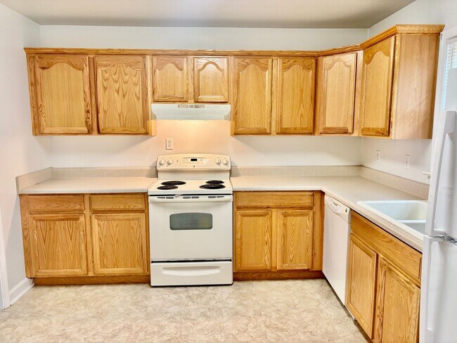 Foto del edificio - 3 bedroom / 1.5 bathroom townhome- Courtho...