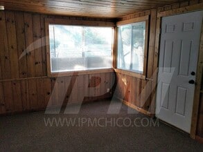 Building Photo - 930-936 Chestnut St