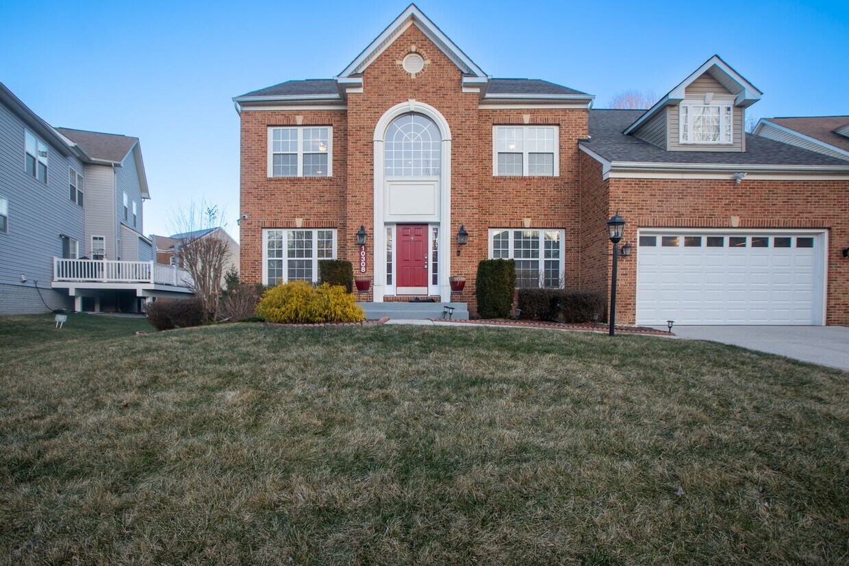 Foto principal - Beautiful 4 Bedroom Upper Level Only Singl...