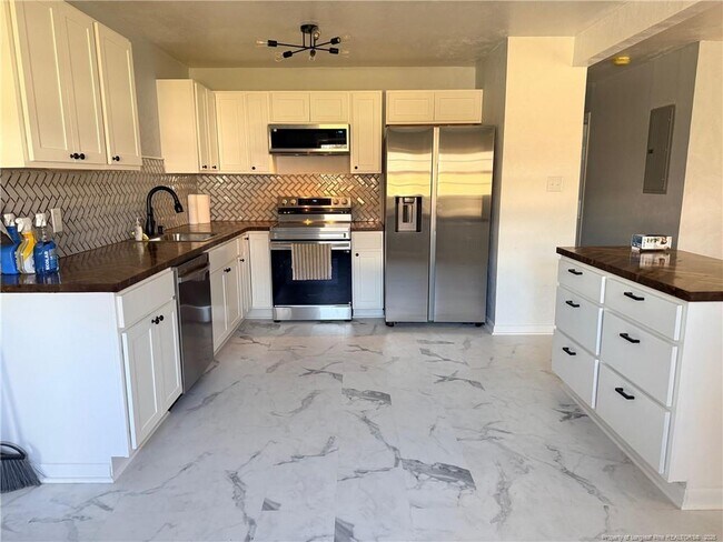 Building Photo - 6025 Elstree Pl