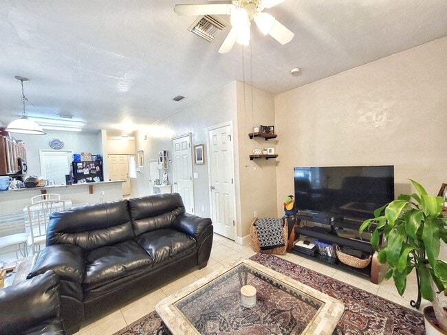 Building Photo - Woods Edge South #148