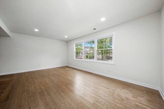 Building Photo - 5129 W Carmen Ave