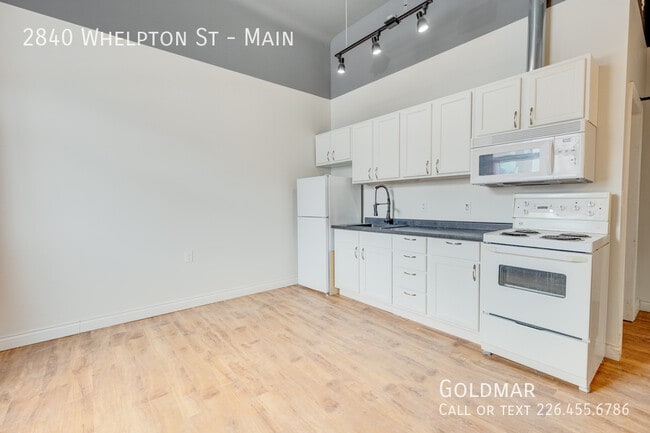 Building Photo - New Listing in Ford City