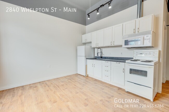 Photo du bâtiment - New Listing in Ford City