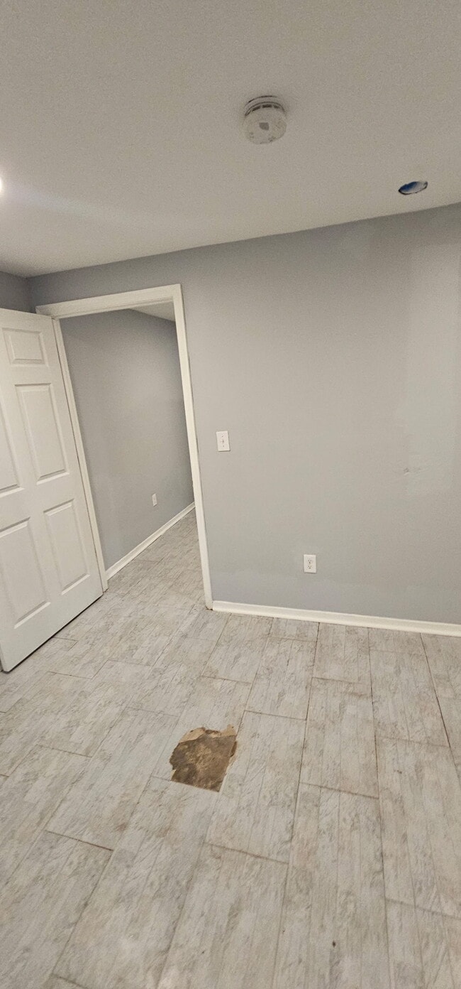 Building Photo - 132 Chesterfield Ave