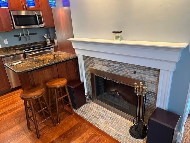 Building Photo - 23 Ash St