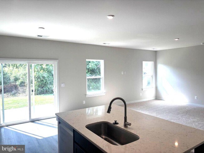 Building Photo - 372 Baker Dr