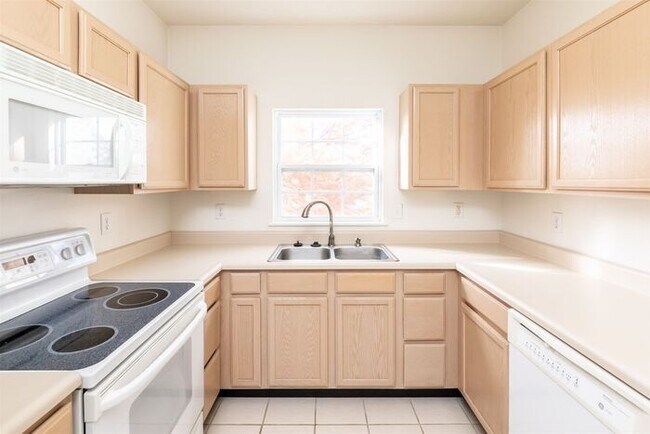 Building Photo - 1563 Sierra Springs