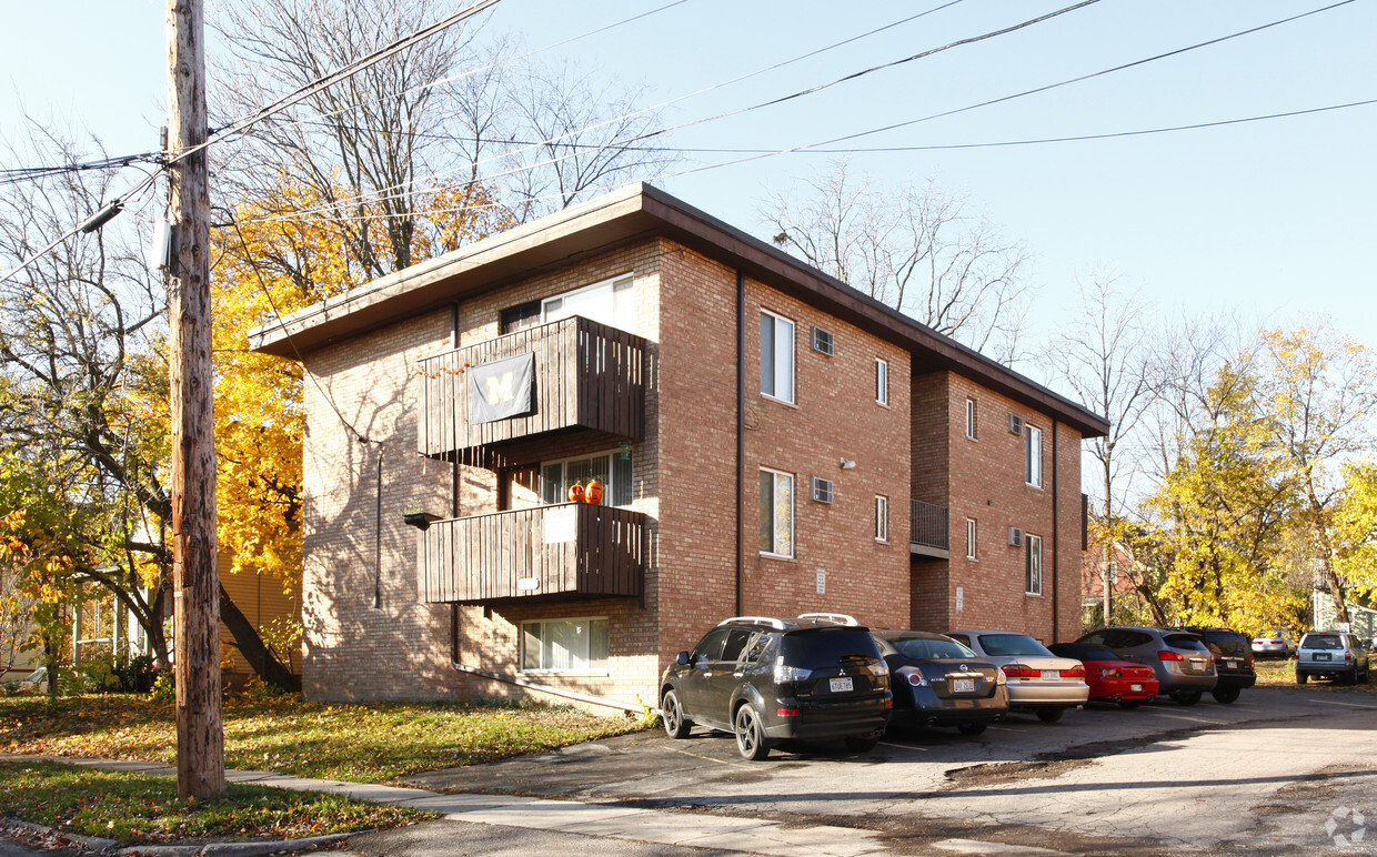 Primary Photo - Brown Street Apartments