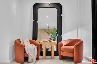 Building Photo - 802 N Crescent Dr