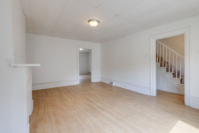 Foto del edificio - Available JULY 2026 - Renovated 3 Bedroom Home w/ Parking in Mt. Washington!